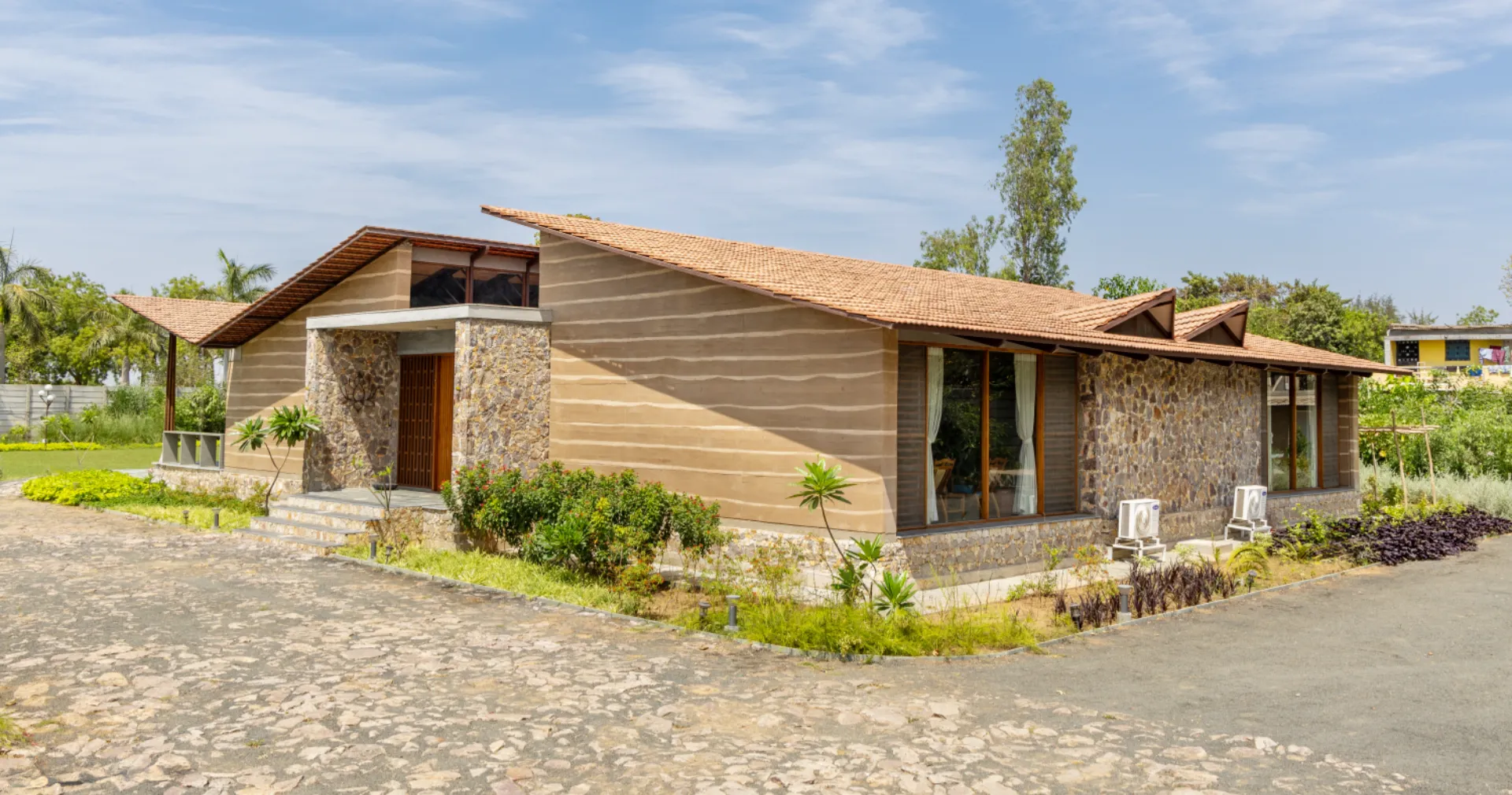 Dr. Rakesh Amroliwala Farmhouse